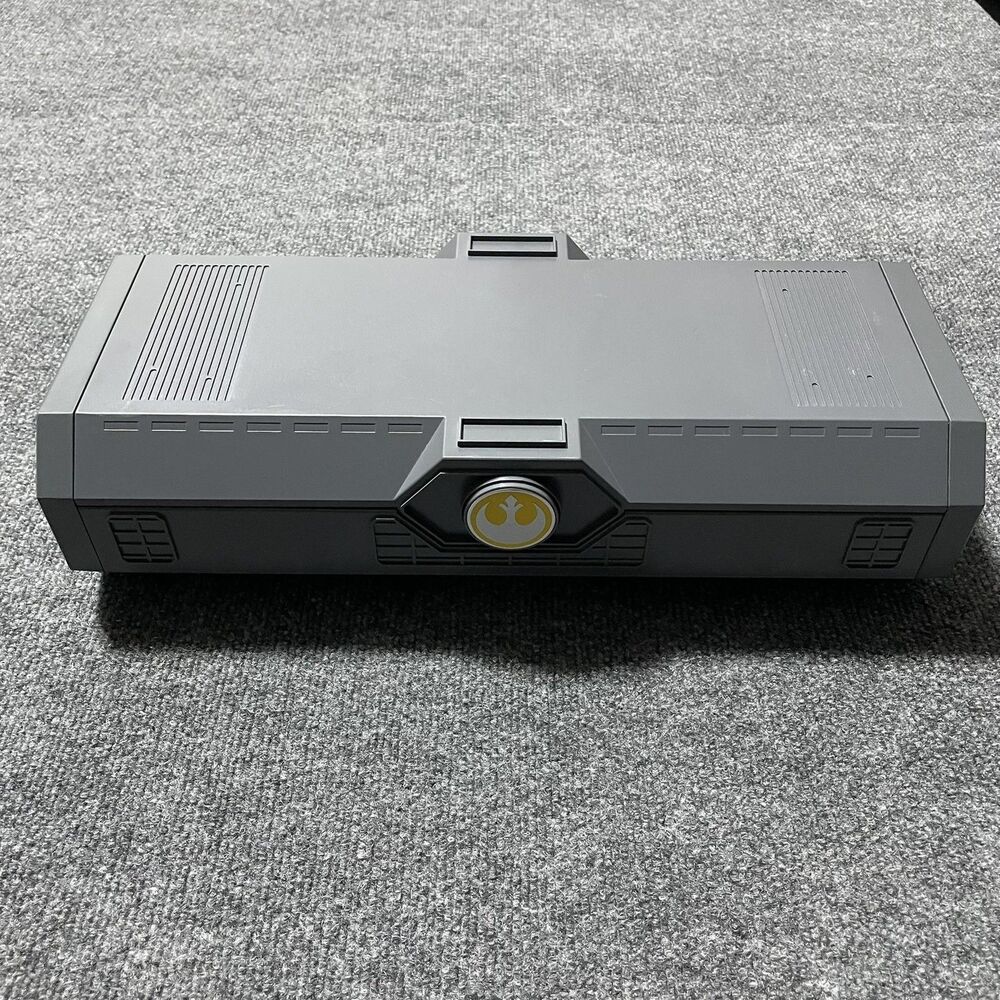 Star Wars Galaxy's Edge Rey Skywalker Legacy Lightsaber Hilt Box Display Case